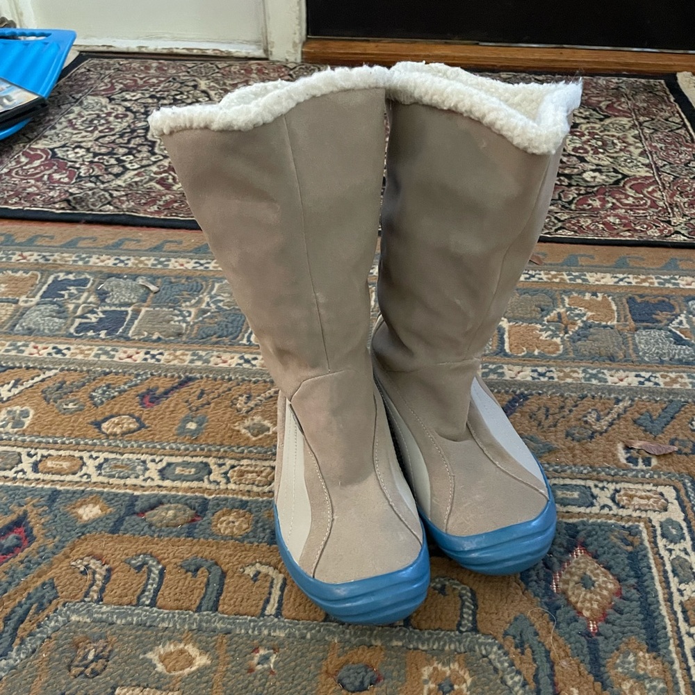 NWT  Puma snow water proof boots